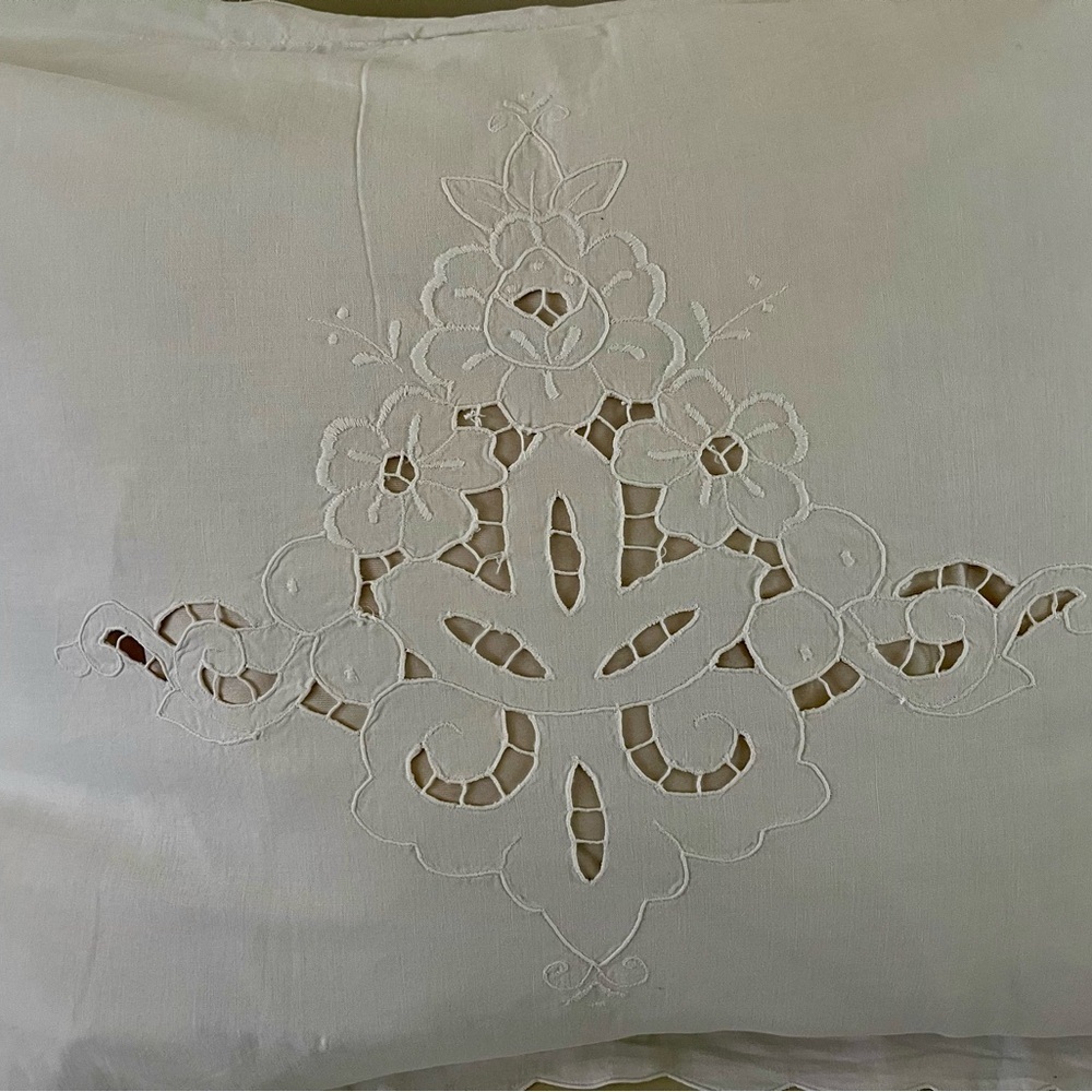 Elegant White Embroidered Pillowcase 22/28 inches - Picture 2 of 9